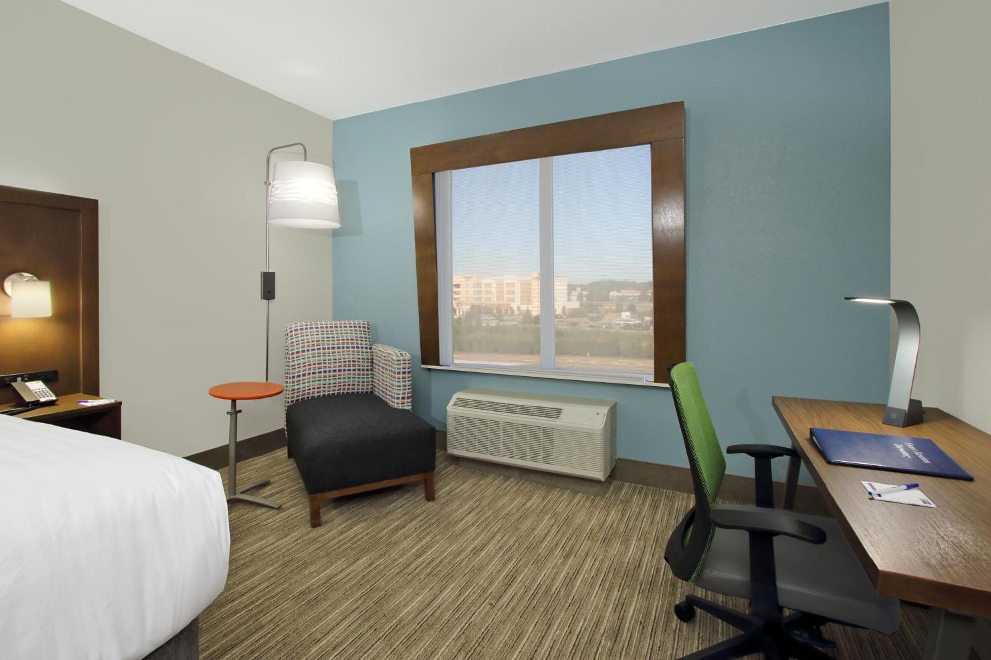 Holiday Inn Express & Suites Columbus North By Ihg Bagian luar foto