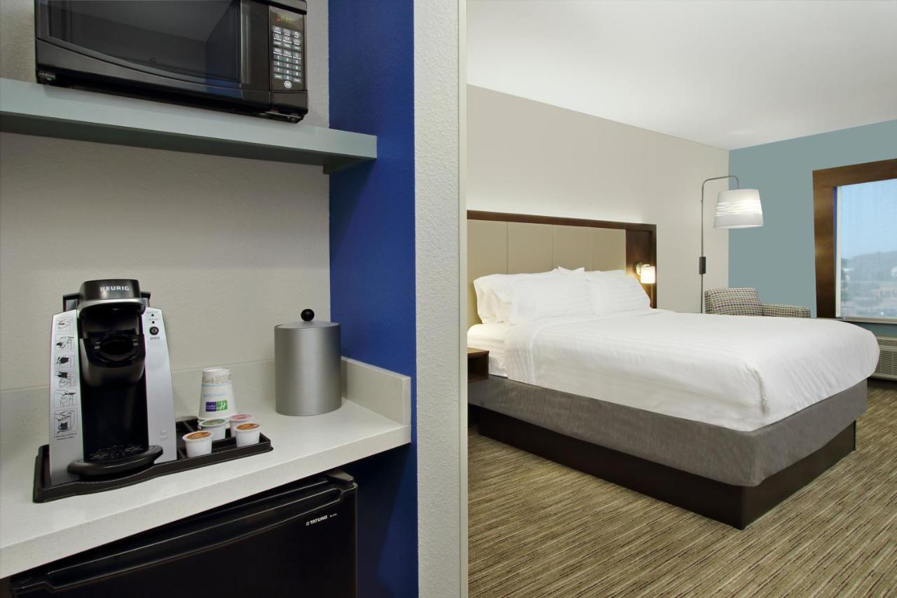 Holiday Inn Express & Suites Columbus North By Ihg Bagian luar foto