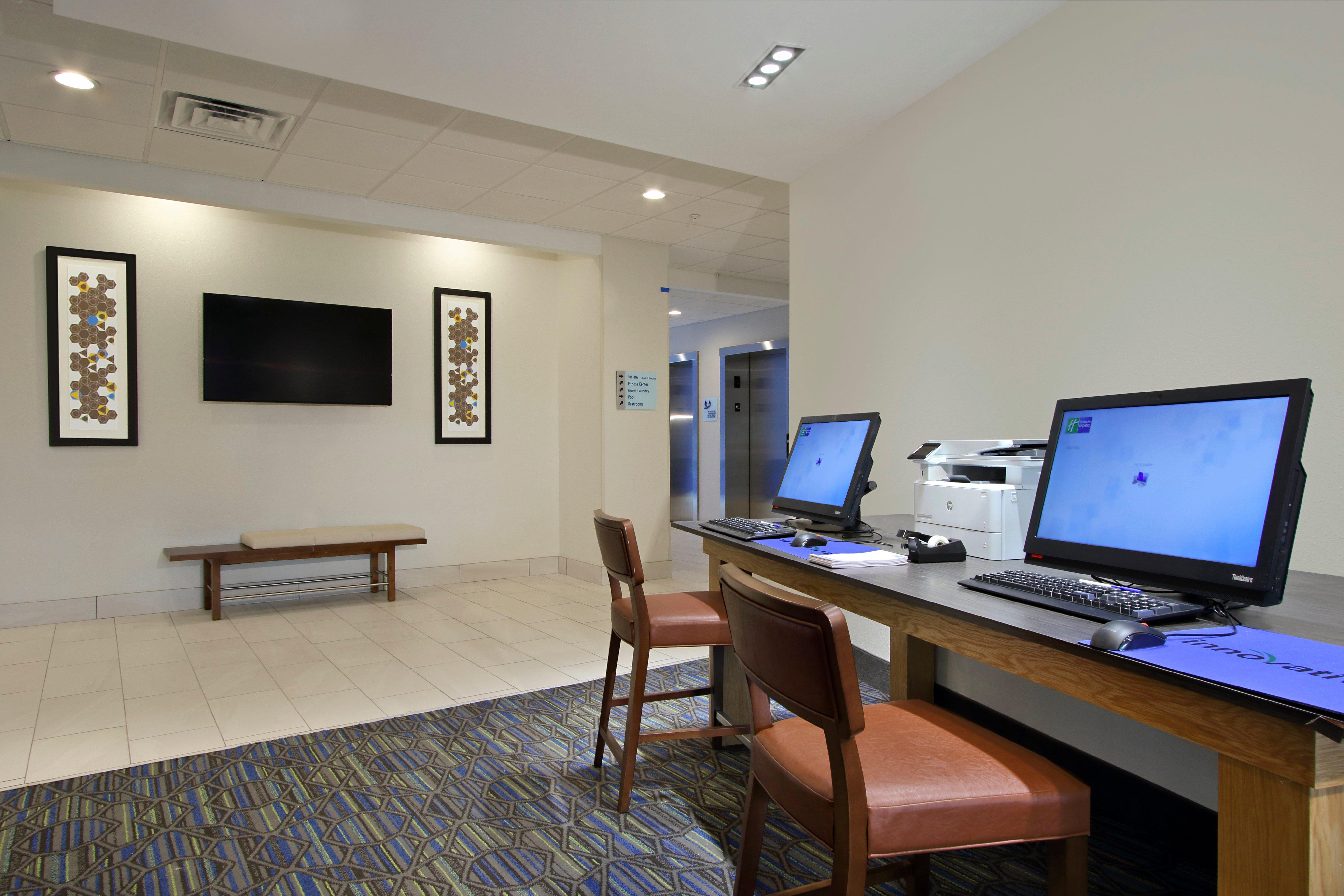 Holiday Inn Express & Suites Columbus North By Ihg Bagian luar foto